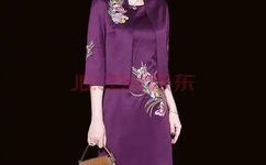 边走边撞水流了一地的水